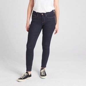 Gap Women’s Curvy True Skinny Dark Rinse Jean 33